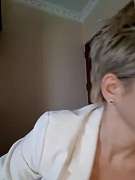 Webcam Model (LunaBlaise)  is live.Free join now!