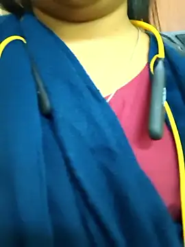 ananya_34 (F young) - Boobs oiling