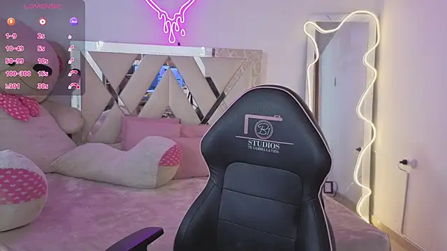 sabriina_tay - SABRIINA_TAY's free webcam