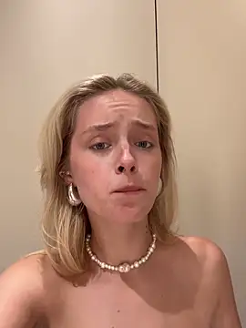 SunnyShiney live sex cam