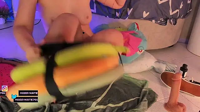 Katemoss70 live sex cam