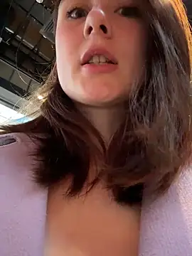 dina_tease (F young) - SHOW PUSSY LIPS RIGHT in CAFE?