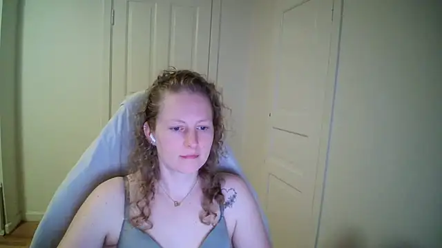 Preview of girlnina-1995