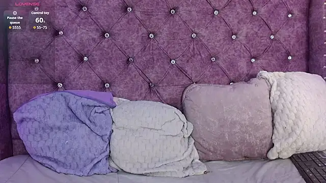 lizza_jones (T young) - Show ass + spread