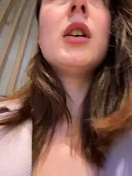 dina_tease (F young) - SHOW PUSSY LIPS RIGHT in CAFE?