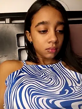 zoe_sweett18 (Ask my age) - Boob show +naked