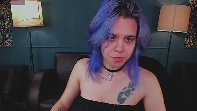 lirabelle (F young) - show tongue