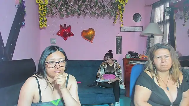 lesbiancuple - Lesbiancuple's free webcam - UK Sex Cams