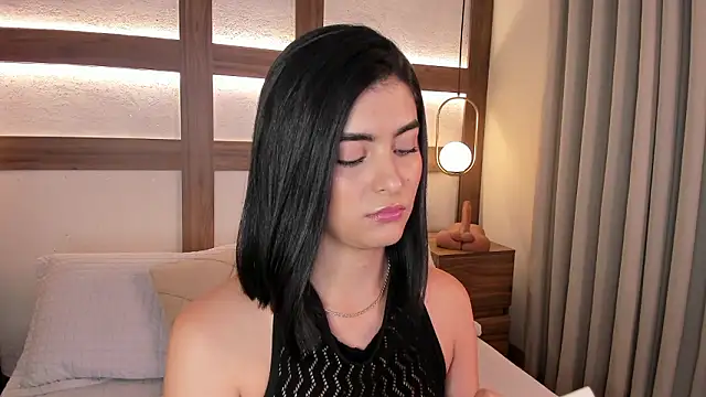 sarhavega (F young) - Buttocks squeeze