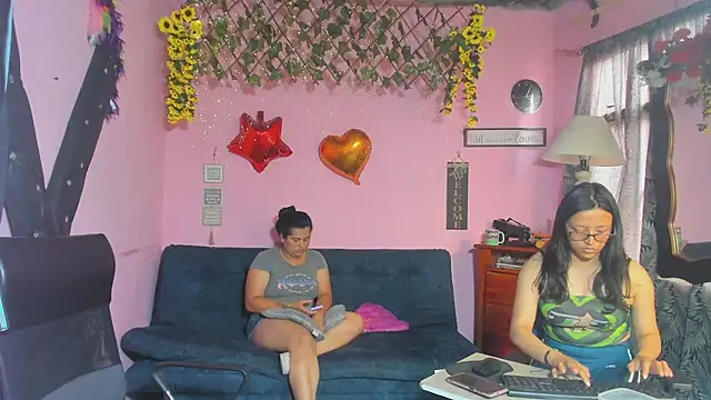 lesbiancuple - Lesbiancuple's free webcam - UK Sex Cams