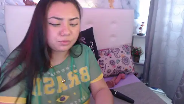 nicolelewllss - Nicolelewllss's free webcam