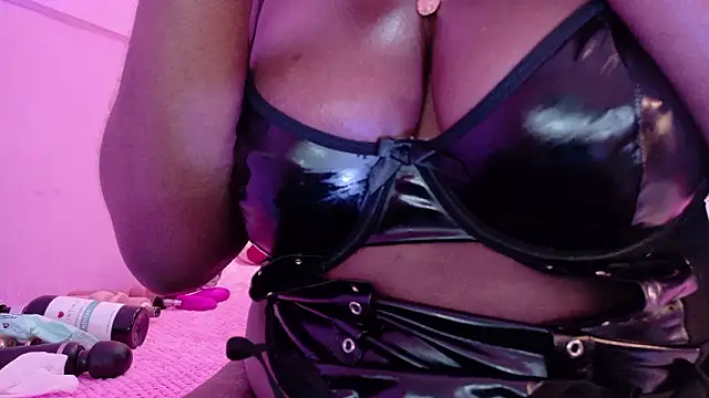 lovequeen2 - LoveQueen2's free webcam