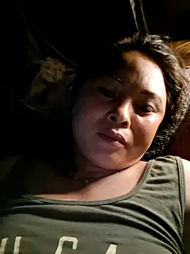 xuxulovezz - Xuxulovezz's free webcam