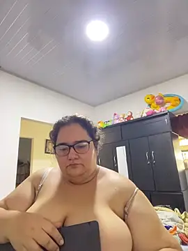 Webcam Model (marianacooper12)  is live.Free join now!