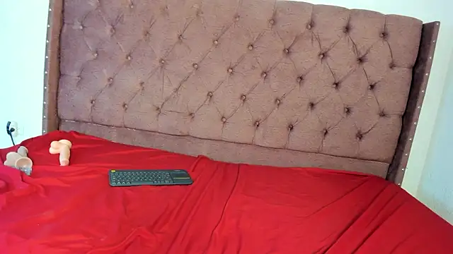 lau_hotfox - Lau_hotfox's free webcam - UK Sex Cams