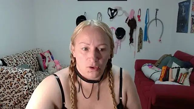 emperabigbootybigass - Emperabigbootybigass's free webcam