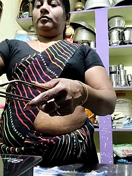 yamini1431 live sex cam