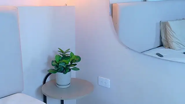 violetbloomm - VioletBloomm's free webcam