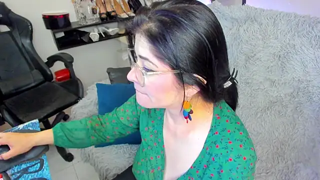 bellaflaming - BellaFlaming's free webcam - UK Sex Cams