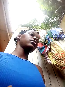 Webcam Model (Petite_li)  is live.Free join now!