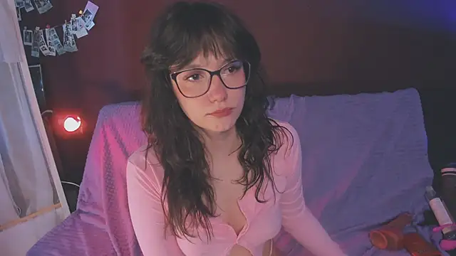 juby_yuby's Stripchat show and profile