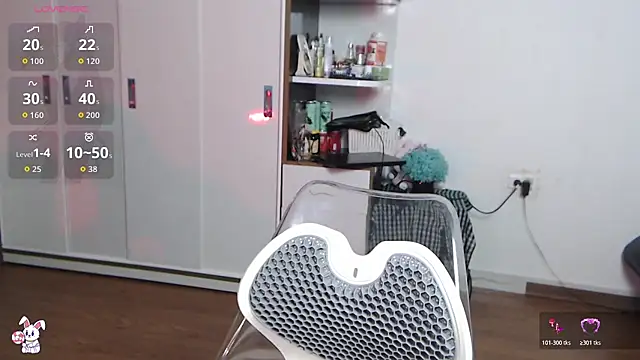 SuziiLove live sex cam