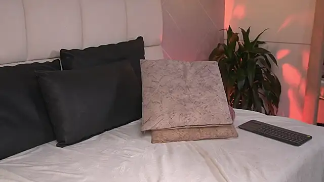 saramonroe1 (F teen) - Fuck me in doggy