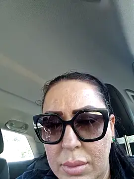 sexy-zoe (F milf) - Naked  fuck dildoin the car