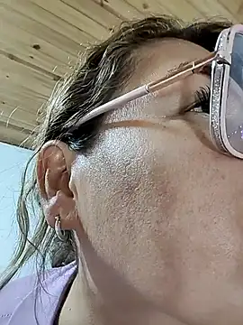 Webcam Model (AlexxiaaMat)  is live.Free join now!