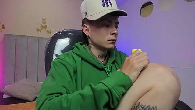nascary_fox (M twink) - SPIT MY COCK