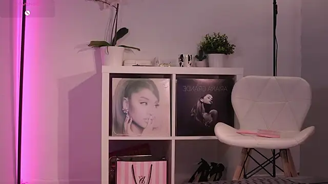 sweettener_ (T teen) - Fingers on my ass + Spanks ass ♡