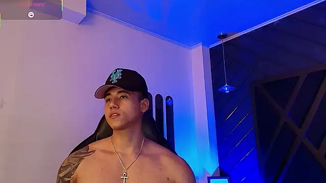 draven_marceaux (M twink) - NAKED WITH LOTS OF OIL + MASTURBATION