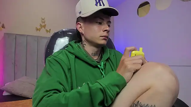 nascary_fox (M twink) - SPIT MY COCK