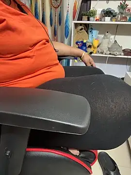 roasted_peanut (F milf) - baath show no face