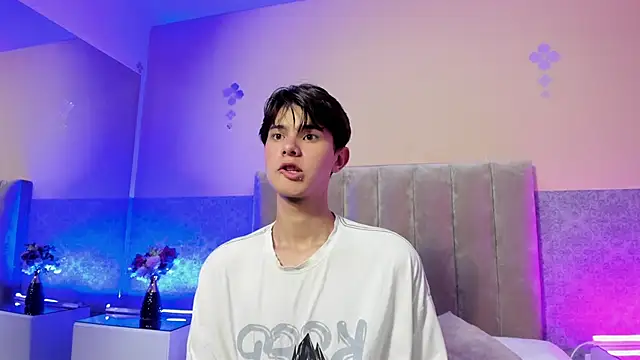 derek_sinn (M twink) - show cock