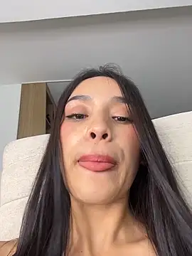 Webcam Model (Mia-villalobos)  is live.Free join now!