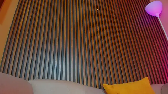 LauraAristizabal live cam profile