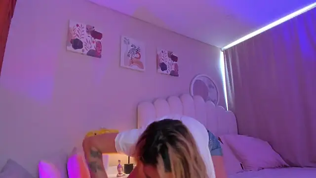 martinaaricci - Martinaaricci's free webcam - UK Sex Cams