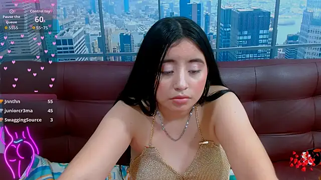 angelhotlatina18 (F teen) - show tits flash