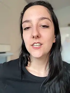 realjuliette (F young) - Fingering my pussy close up