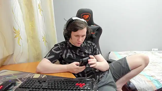 iliaskrislove (M young) - naked