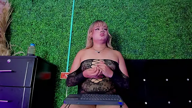 valery_delux - Valery_delux's free webcam - UK Sex Cams