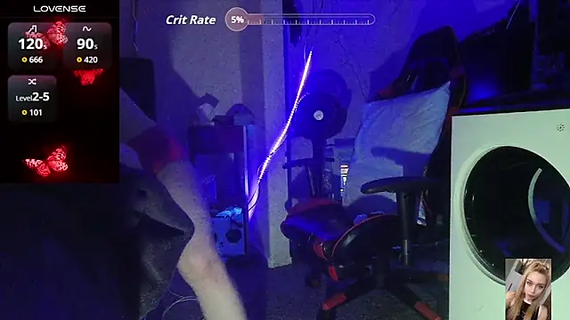 Blondiewithanass webcam