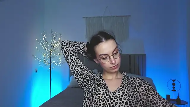 real_cutie1 - Real_cutie1's free webcam - UK Sex Cams