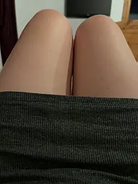 sweetmystery1 (F milf) - Bra off under dress