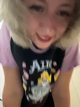 ronniekiss (F young) - play with boobs