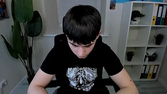 alejandroellias (M twink) - I squat naked 50 times