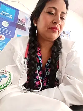 aitana444 (F milf) - fingers my pussy at work