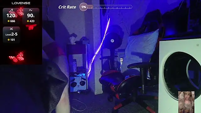 Blondiewithanass webcam