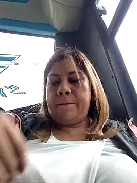 Webcam Model (Laura-Hernandez) is live